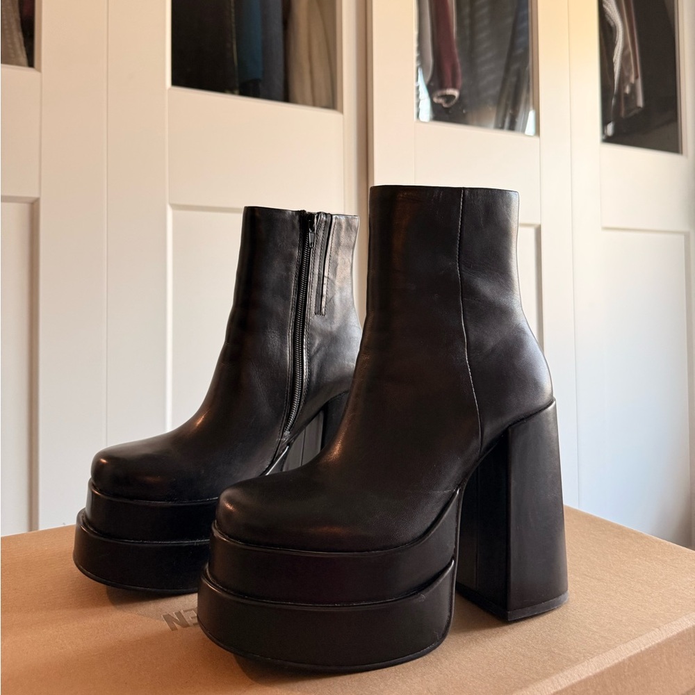 Cobra Steve Madden Platform Boots - Picture 3 of 3